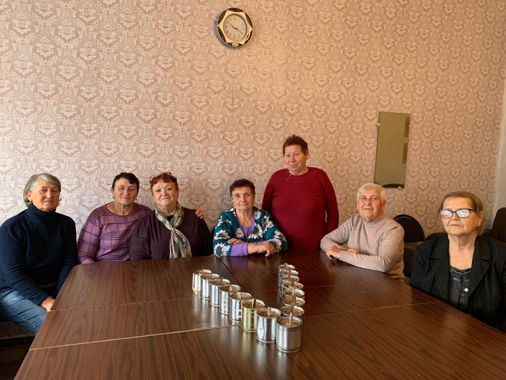 Члены клуба "Хуторянка"  оказывают помощь бойцам