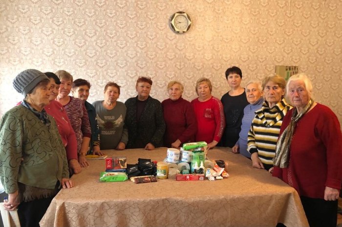 Члены клуба "Хуторянка"  оказывают помощь бойцам